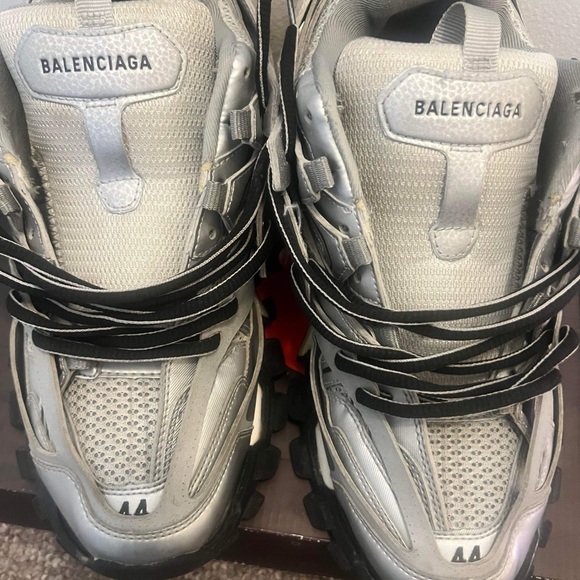 Size 10 Gray & black balenciaga tracks only 400 and also do trade only designer - Picture 3 of 5